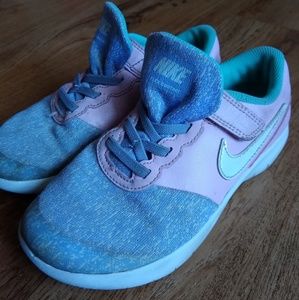 Size 2 girls nike shoes